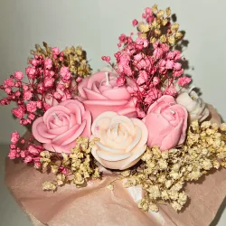 Bouquet de fleurs en bougies parfumées, confectionné à partir de cire végétale