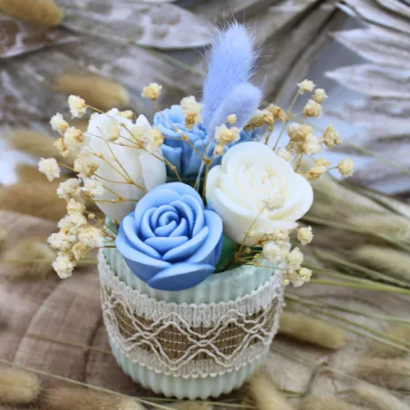 Bougie bouquet de fleurs parfumée dans un pot en jesmonite