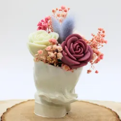 Petit bouquet de fondants parfumés dans un pot en jesmonite