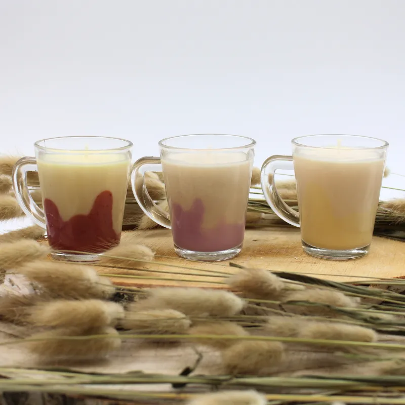 Trio de mini bougies parfumées dans tasse à café Trio de mini bougies parfumées dans tasse à café