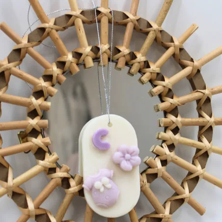Suspension parfumée personnalisable avec body, lettre et fleur