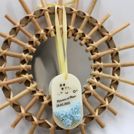 Suspension parfumée personnalisable avec papillon et écritures
