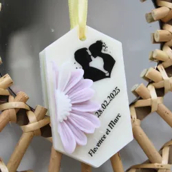 Suspension parfumée personnalisable avec fleur et écritures