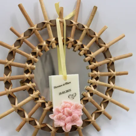 Suspension parfumée personnalisable avec fleur et écritures