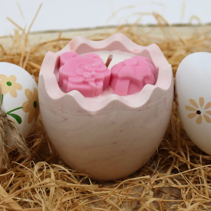 Bougie parfum fleur de coton dans coquille d'oeuf en jesmonite