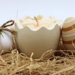 Bougie parfum Vanille gourmande dans coquille d'oeuf en jesmonite