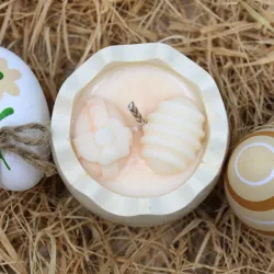 Bougie parfum Vanille gourmande dans coquille d'oeuf en jesmonite