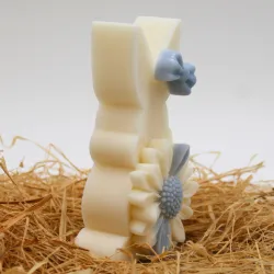 Bougie parfumée lapin de pâques pour fêter le printemps, couleur blanc/bleu