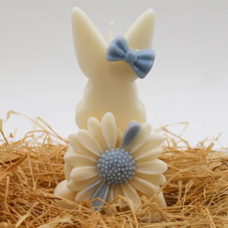 Bougie parfumée lapin de pâques pour fêter le printemps, couleur blanc/bleu