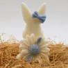 Bougie parfumée lapin de pâques pour fêter le printemps, couleur blanc/bleu