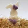 Bougie parfumée lapin de pâques pour fêter le printemps, couleur blanc/violet