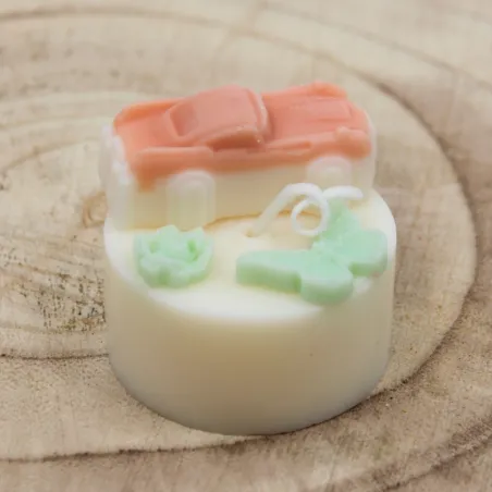 Bougie parfumée avec voiture et 2 topping, idéal en cadeau invité