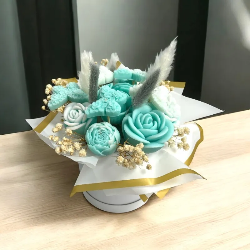 Bouquet de fleurs fondants parfumés personnalisable, confectionné à partir de cire végétale Bouquet de fleurs fondants parfumés personnalisable, confectionné à partir de cire végétale