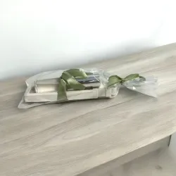 Idée cadeau maitresse, atsem ou invités parfum de vêtement avec son support en jesmonite