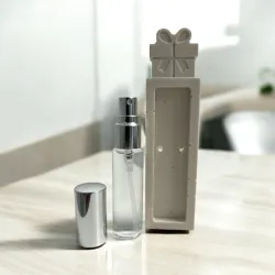 Idée cadeau maitresse, atsem ou invités parfum de vêtement avec son support en jesmonite