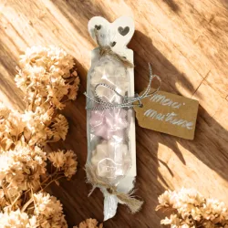 Idée cadeau maitresse, atsem ou invités 3 fondants parfumés avec support en jesmonite