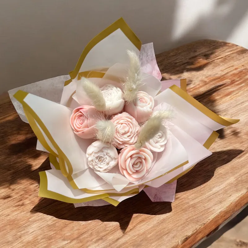 Bouquet de fondants parfumés " main" idéal pour les évènements communion, baptême, mariage... Bouquet de fondants parfumés " main" idéal pour les évènements communion, baptême, mariage...