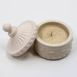 Bougie parfumée avec son contenant en jesmonite style boite à bijou