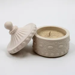Bougie parfumée avec son contenant en jesmonite style boite à bijou