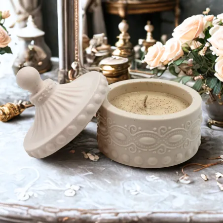 Bougie parfumée avec son contenant en jesmonite style boite à bijou