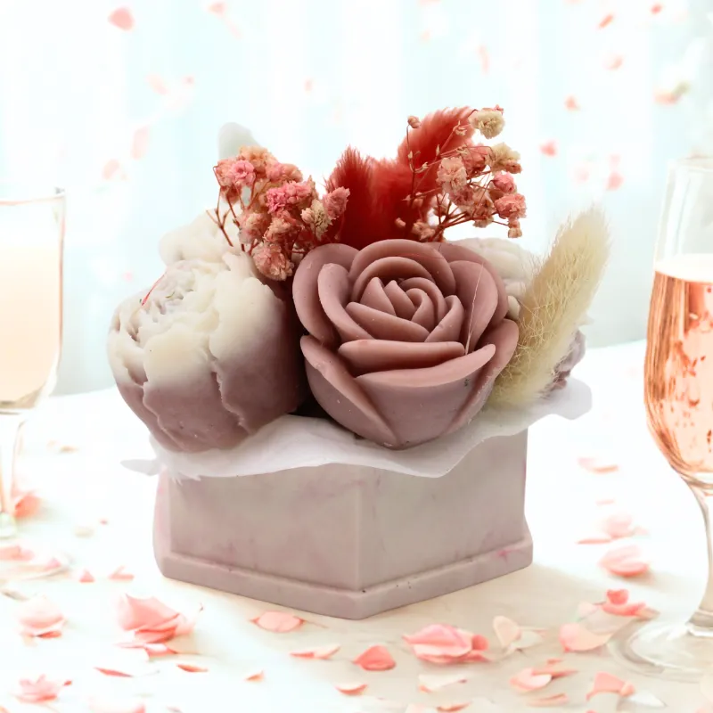 Mini bouquet de fondants fleurs parfumés avec contenant en jesmonite Mini bouquet de fondants fleurs parfumés avec contenant en jesmonite
