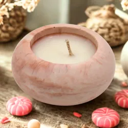 Bougie parfumée avec son pot en jesmonite marbré