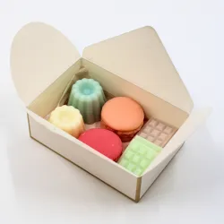 Coffret fondant 4 tablettes + 2 macarons + 2 cannelés parfumés, 6 parfums différents.