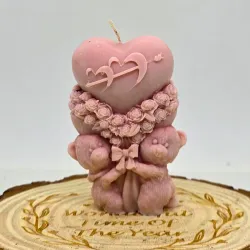 Bougie amour avec nounours et gros coeur à la cire végétale parfum fruits rouges