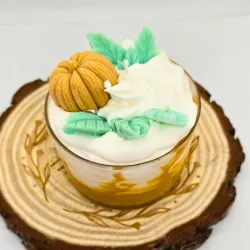 Bougie chantilly halloween avec citrouille à la cire végétale et parfum pomme cannelle